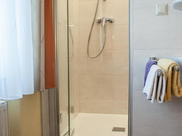 Frühstückspension Kölich : photo 3 de la chambre petite chambre lits jumeaux avec toilettes communes