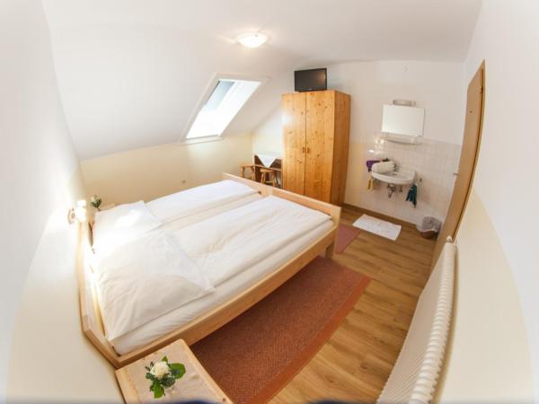 Frühstückspension Kölich : photo 4 de la chambre petite chambre double avec salle de bains commune - mansarde