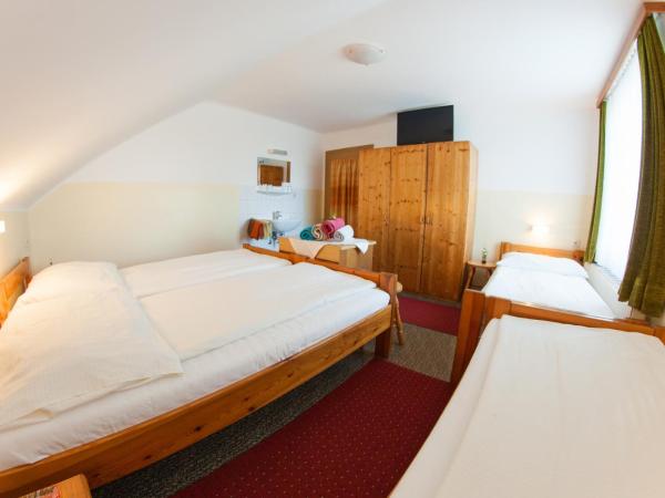 Frühstückspension Kölich : photo 3 de la chambre petite chambre quadruple avec salle de bains commune - mansardée