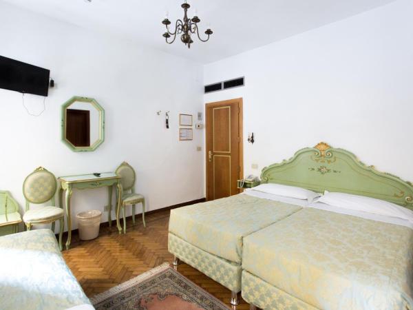 Hotel Serenissima : photo 2 de la chambre chambre triple