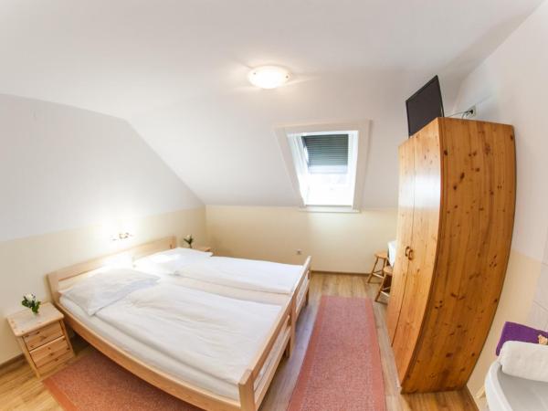 Frühstückspension Kölich : photo 6 de la chambre petite chambre double avec salle de bains commune - mansarde