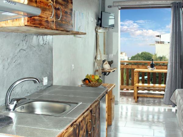 Christos studios and family apartments : photo 7 de la chambre chambre double deluxe