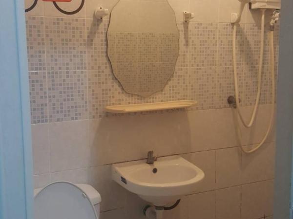 JS mansion : photo 3 de la chambre chambre simple avec salle de bains