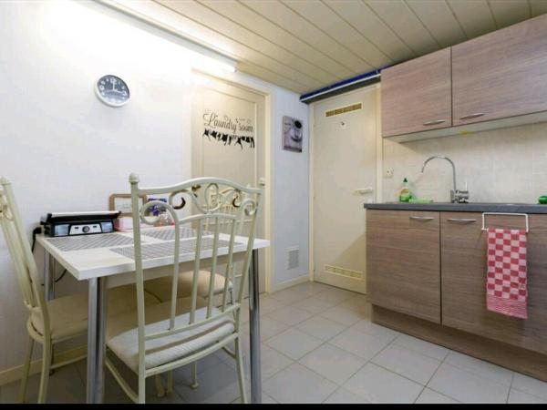 Homestay Gent-Merelbeke self check-in service : photo 9 de la chambre chambre simple avec salle de bains extérieure privative