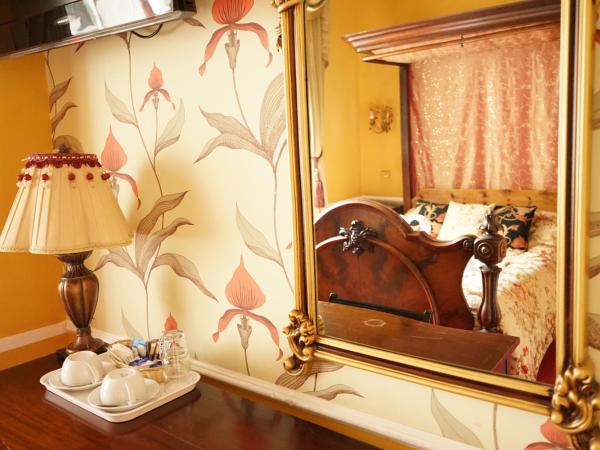 Regency Hotel : photo 4 de la chambre deluxe double room with half tester bed