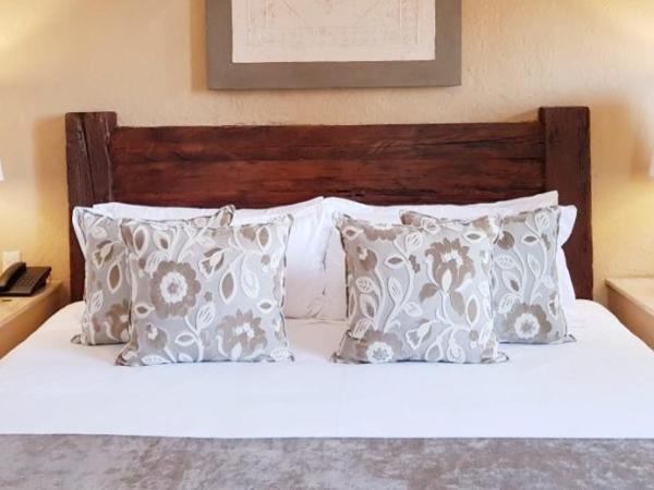 Casa Embrujo Morelia - Boutique : photo 1 de la chambre suite lit king-size avec baignoire spa