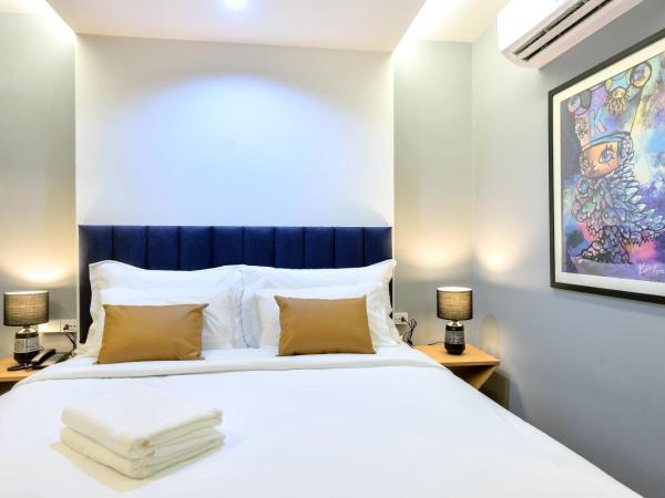 Castle Black Bangkok : photo 8 de la chambre chambre double avec balcon (3 adultes)