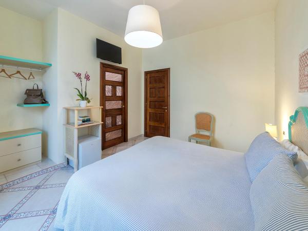 B&B Marcantonio - Ischia Ponte : photo 9 de la chambre villa - vue sur jardin