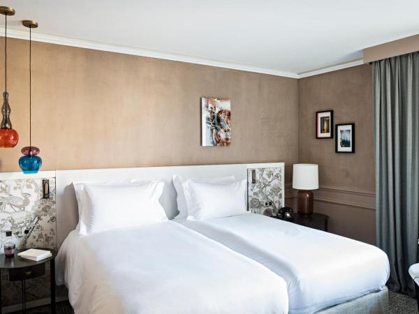 Sofitel Le Scribe Paris Opera : photo 5 de la chambre chambre simple de luxe avec 2lits simples-vue sur cour ou rue scribe