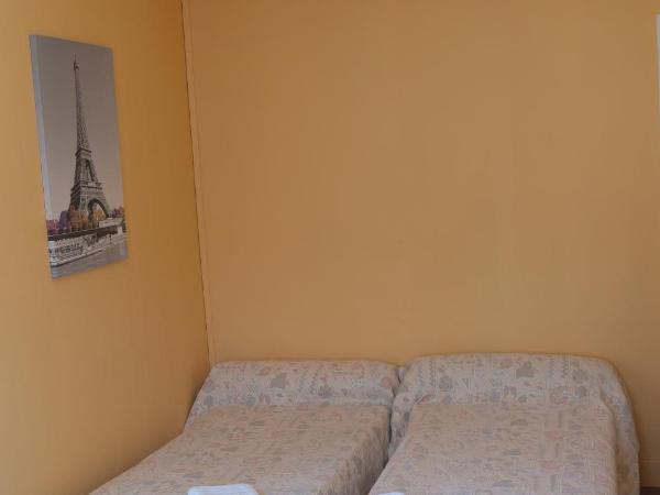 Hôtel restaurant Le Parisien : photo 3 de la chambre chambre triple basique