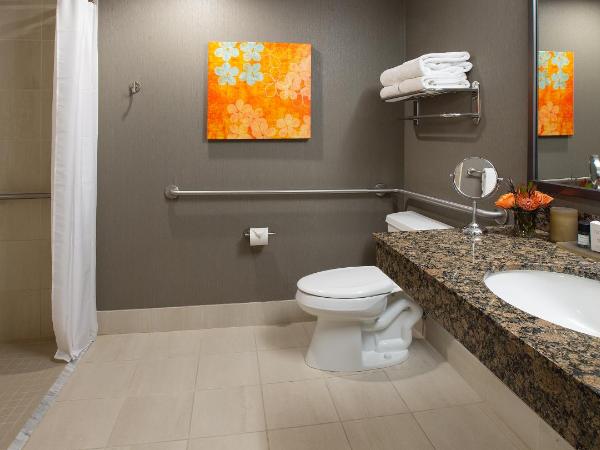 The Paramount Hotel Portland : photo 1 de la chambre chambre lit king-size avec douche accessible en fauteuil roulant - adaptée aux personnes à mobilité réduite