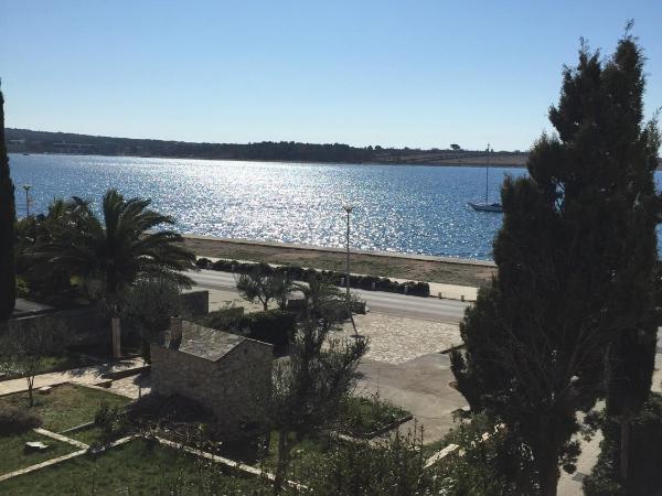 Guesthouse Punta Mira - Beachfront : photo 1 de la chambre chambre double avec balcon - vue sur mer