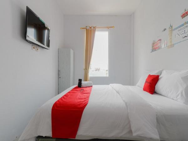 RedDoorz Plus near Taman Rasuna Menteng : photo 2 de la chambre chambre double supérieure