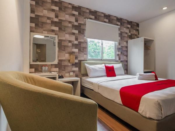 RedDoorz Plus near Mangga Besar Station 2 : photo 6 de la chambre chambre deluxe