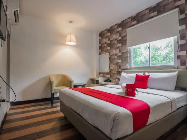 RedDoorz Plus near Mangga Besar Station 2 : photo 9 de la chambre chambre deluxe