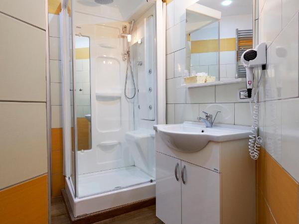 360 Hospitality : photo 8 de la chambre chambre triple avec balcon