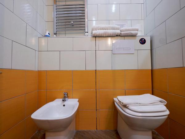 360 Hospitality : photo 9 de la chambre chambre triple avec balcon