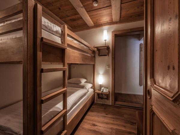 Hotel Schönegg : photo 4 de la chambre chambre familiale supérieure avec balcon - vue sur montagne