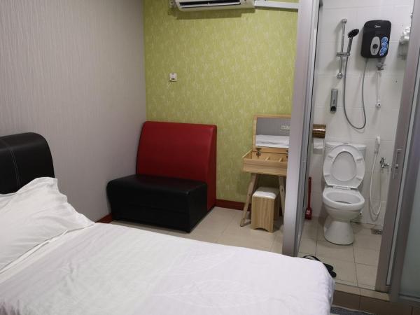 Home Inn Hotel : photo 5 de la chambre chambre lits jumeaux avec salle de bains privative