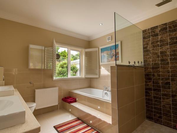 Sea Breeze Lodge B&B Galway : photo 5 de la chambre chambre double supérieure - vue sur baie