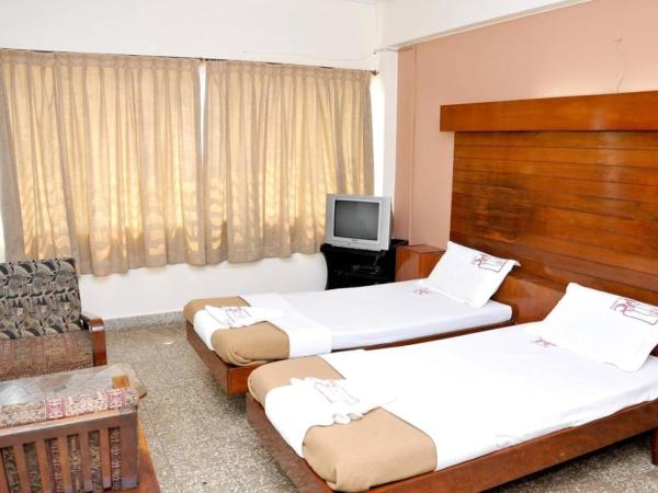 PRANAM COMFORTS LODGE : photo 2 de la chambre standard double room with fan - indian nationals only
