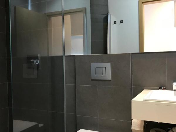 REK Inn : photo 3 de la chambre chambre double avec salle de bains privative