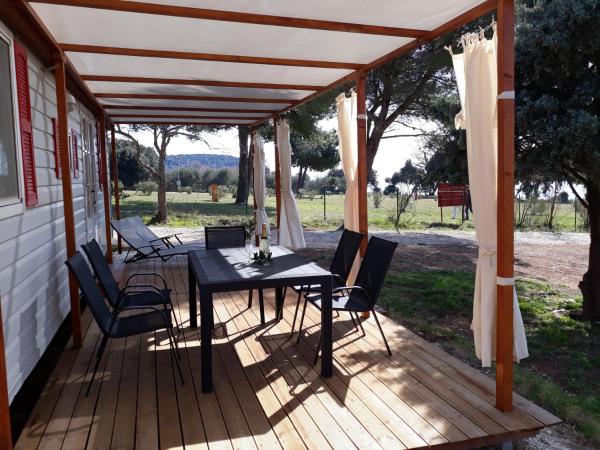 Grand Veles camp : photo 4 de la chambre mobile home 2 chambres avec vue sur mer