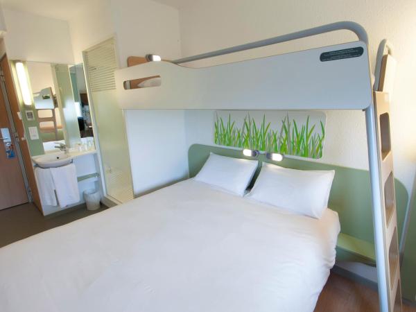 ibis budget Cherbourg - La Glacerie : photo 5 de la chambre chambre triple