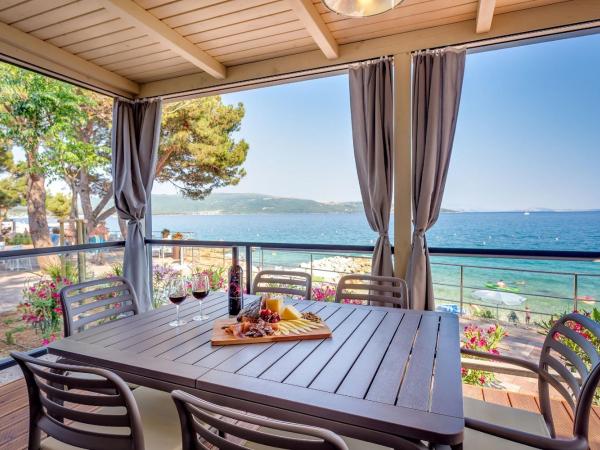 Valamar Camping Ježevac : photo 2 de la chambre lungomare home for 4+2 spectacular seaview