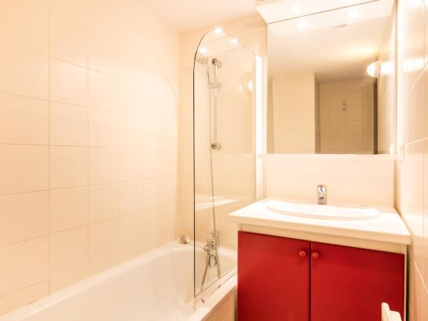 Vacancéole - Le Hameau de Valloire : photo 4 de la chambre appartement 2 chambres avec alcôve (7 adultes)