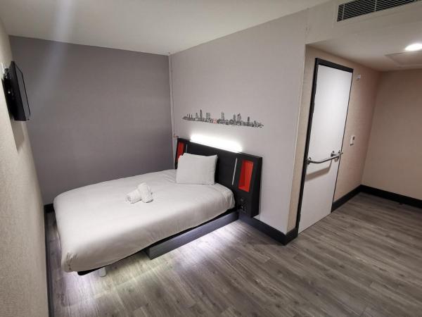 easyHotel Leeds : photo 3 de la chambre chambre double sans fenêtre - accessible aux personnes à mobilité réduite