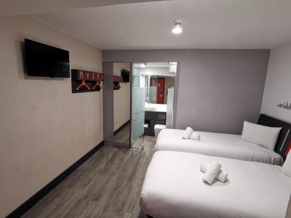easyHotel Leeds : photo 5 de la chambre chambre lits jumeaux - sans fenêtre