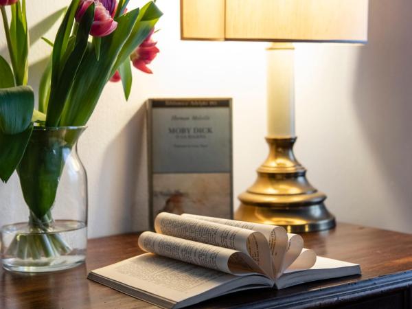 Bibliò Rooms Guesthouse : photo 7 de la chambre chambre double ou lits jumeaux avec salle de bains privative