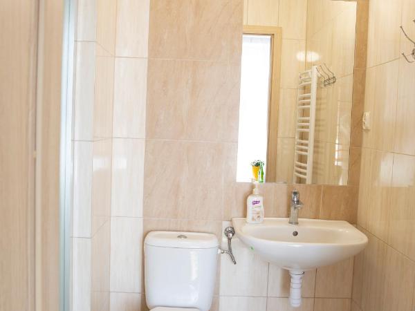 Agroturystyka Słoneczny Dom : photo 1 de la chambre chambre triple avec salle de bains privative