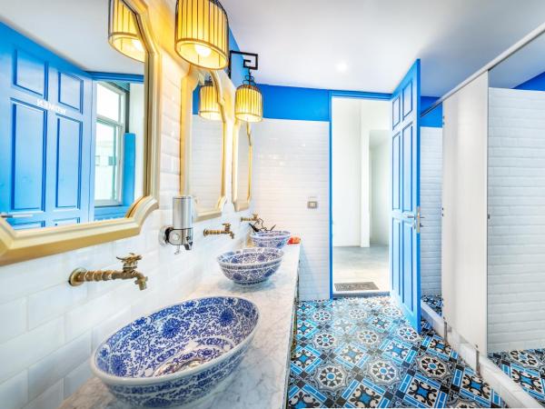 Ama Hostel Bangkok : photo 9 de la chambre chambre double avec salle de bains commune