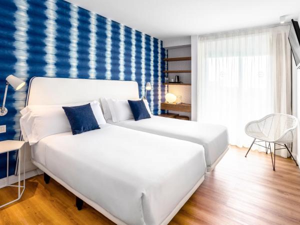 Hotel Anabel : photo 5 de la chambre chambre double ou lits jumeaux supérieure - vue sur piscine