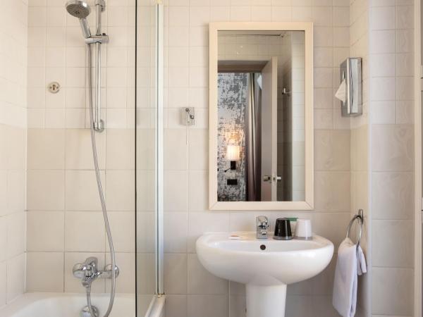 Hotel des Nations Saint Germain : photo 10 de la chambre chambre double