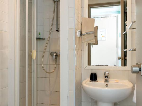 Hotel des Nations Saint Germain : photo 9 de la chambre chambre simple