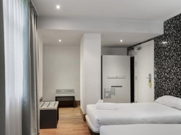 Petit Palace Plaza Mayor : photo 2 de la chambre chambre triple