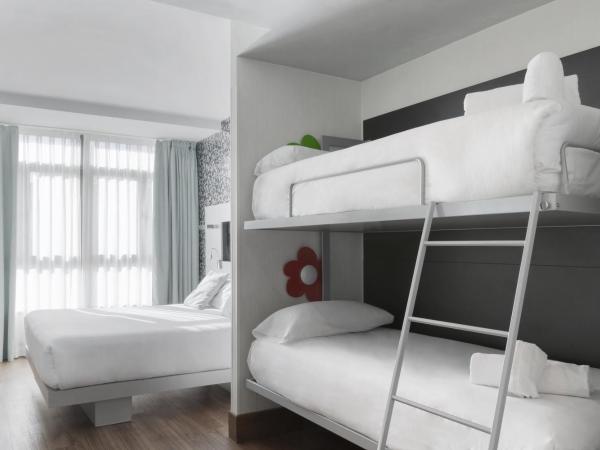 Petit Palace Plaza Mayor : photo 1 de la chambre chambre quadruple (4 adultes)