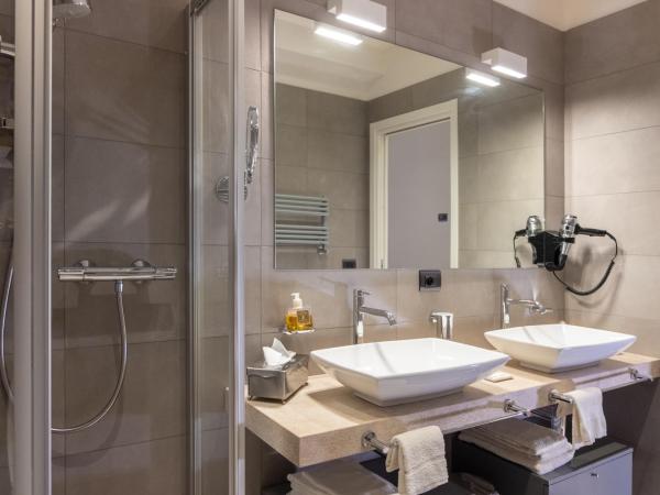 La Nuova Corte Rooms : photo 8 de la chambre chambre double deluxe avec balcon