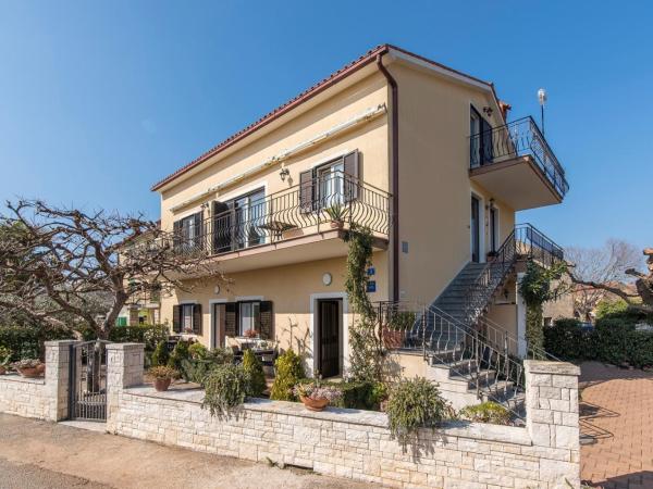 Apartment Complex Orzan Lovrecica : photo 1 de la chambre appartement avec terrasse