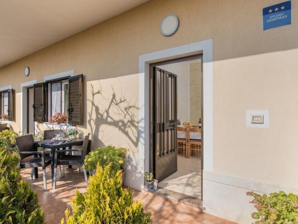 Apartment Complex Orzan Lovrecica : photo 7 de la chambre appartement avec terrasse