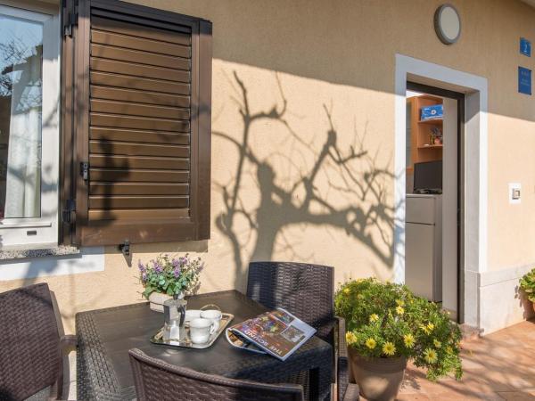 Apartment Complex Orzan Lovrecica : photo 8 de la chambre appartement avec terrasse