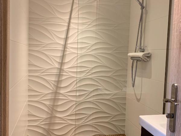 Apartma La Provence : photo 3 de la chambre nouveau studio avec lit double