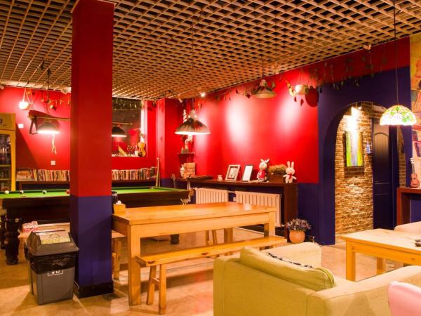 大连天天青旅民宿 : photo 3 de la chambre lit dans dortoir masculin de 4 lits avec salle de bains commune