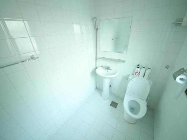 Stitches House : photo 1 de la chambre chambre triple avec salle de bains privative