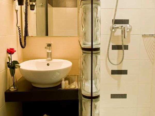 Hôtel Carré Vieux Port : photo 8 de la chambre chambre double avec balcon