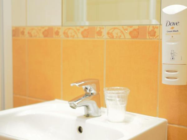 WenderEDU Business Center : photo 6 de la chambre chambre lits jumeaux - vue sur rivière