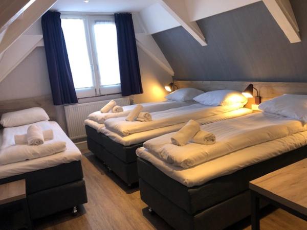 Facade Hotel Amsterdam : photo 2 de la chambre chambre quadruple